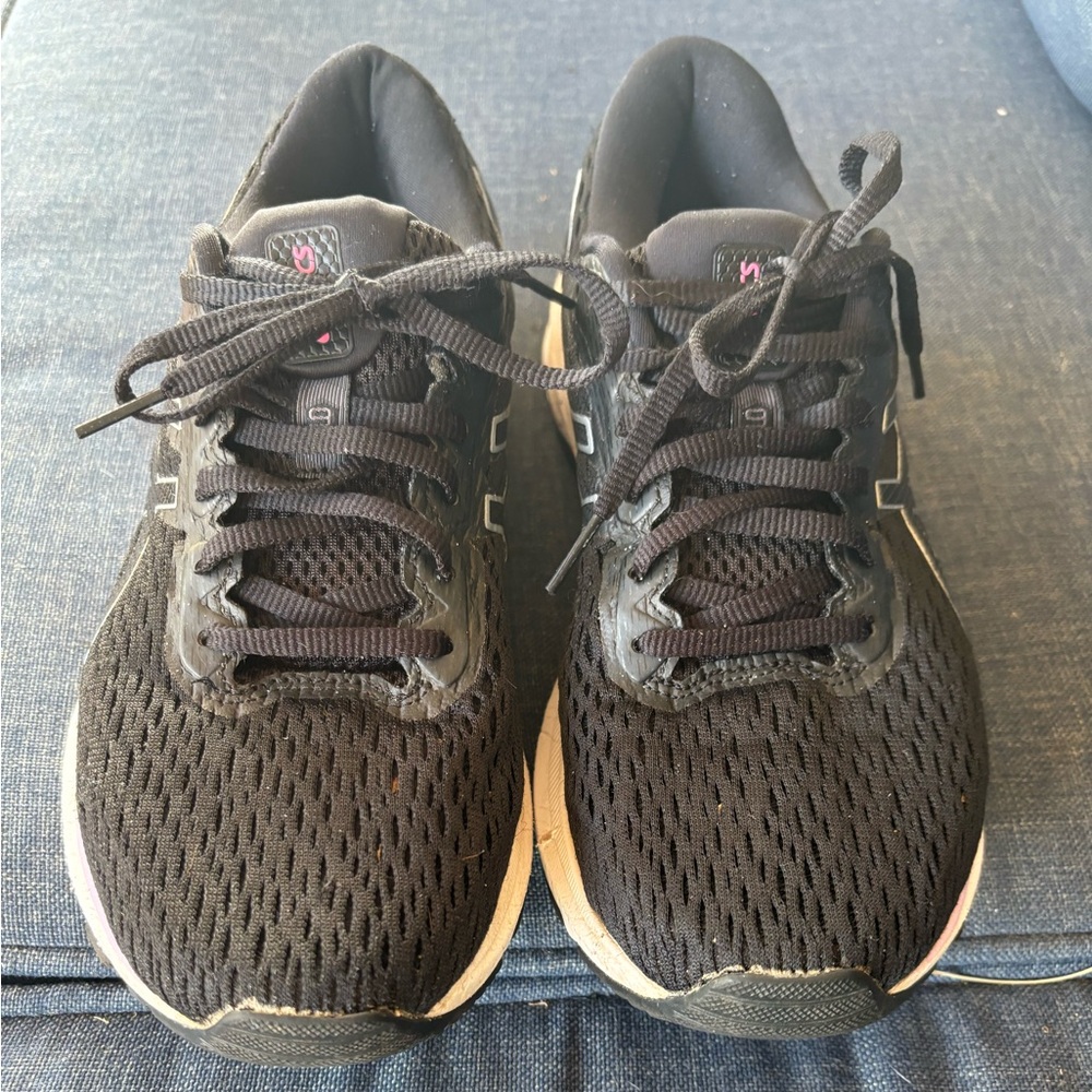 ASICS GT-1000 FlyteFoam 1012A651 Women’s size 9.5 Black w/ purple accents